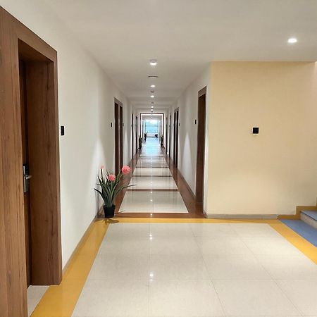 Hotel Avenue Plaza Mundra エクステリア 写真