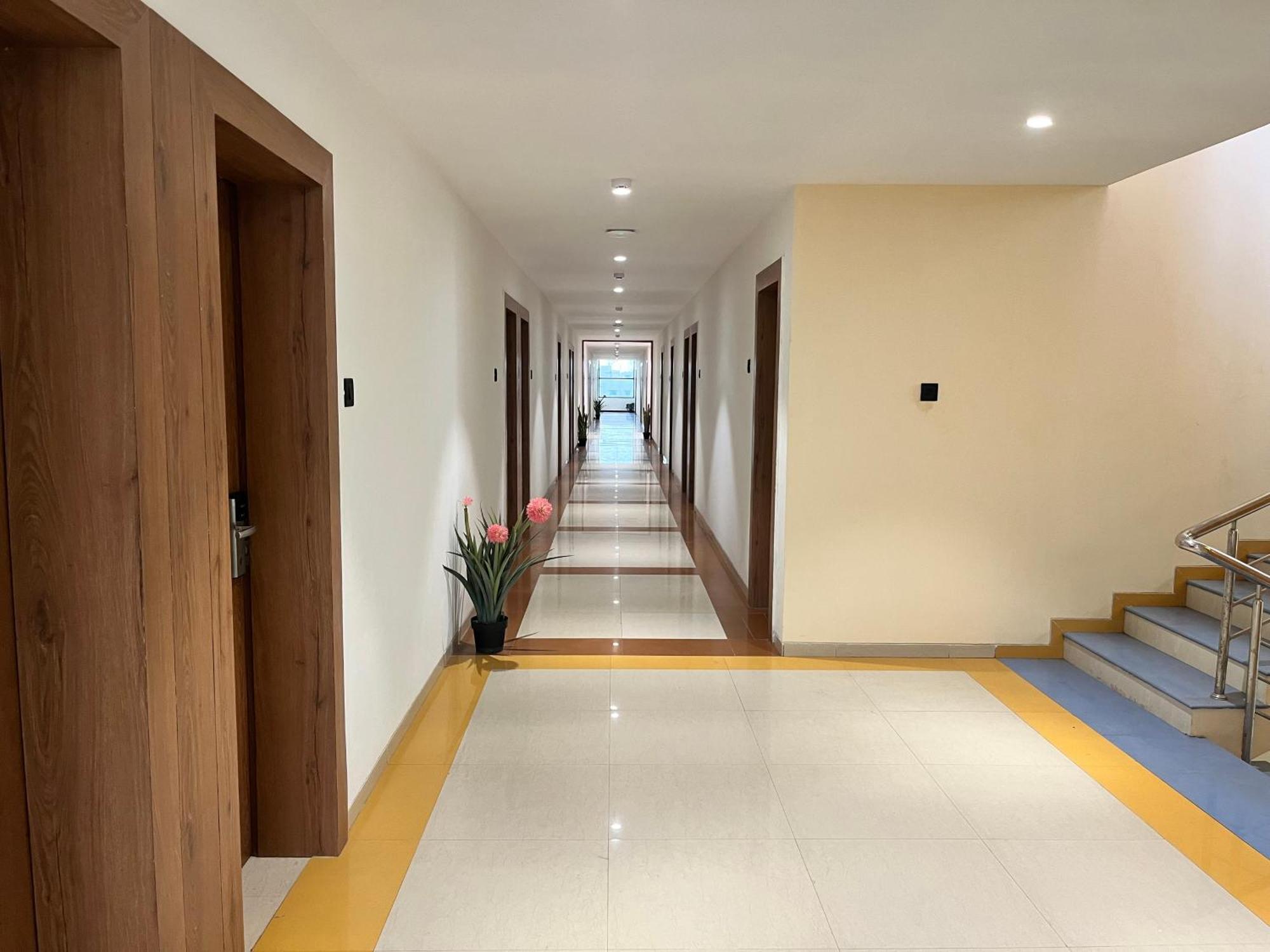 Hotel Avenue Plaza Mundra エクステリア 写真